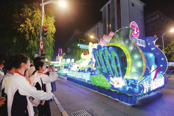 Night Tour by Floats Kicks off