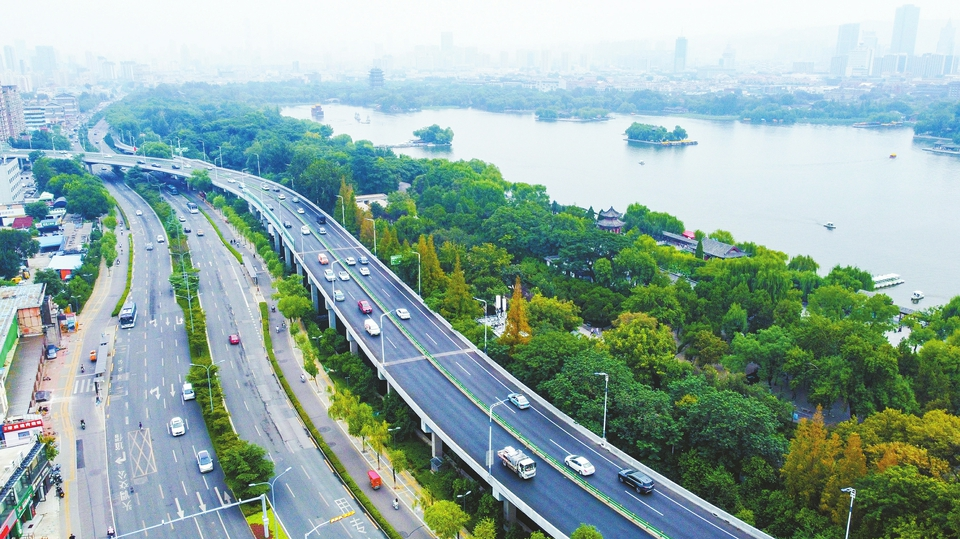 Erneuerung der bidirektionalen Fahrspuren des Shunhe-Viadukts