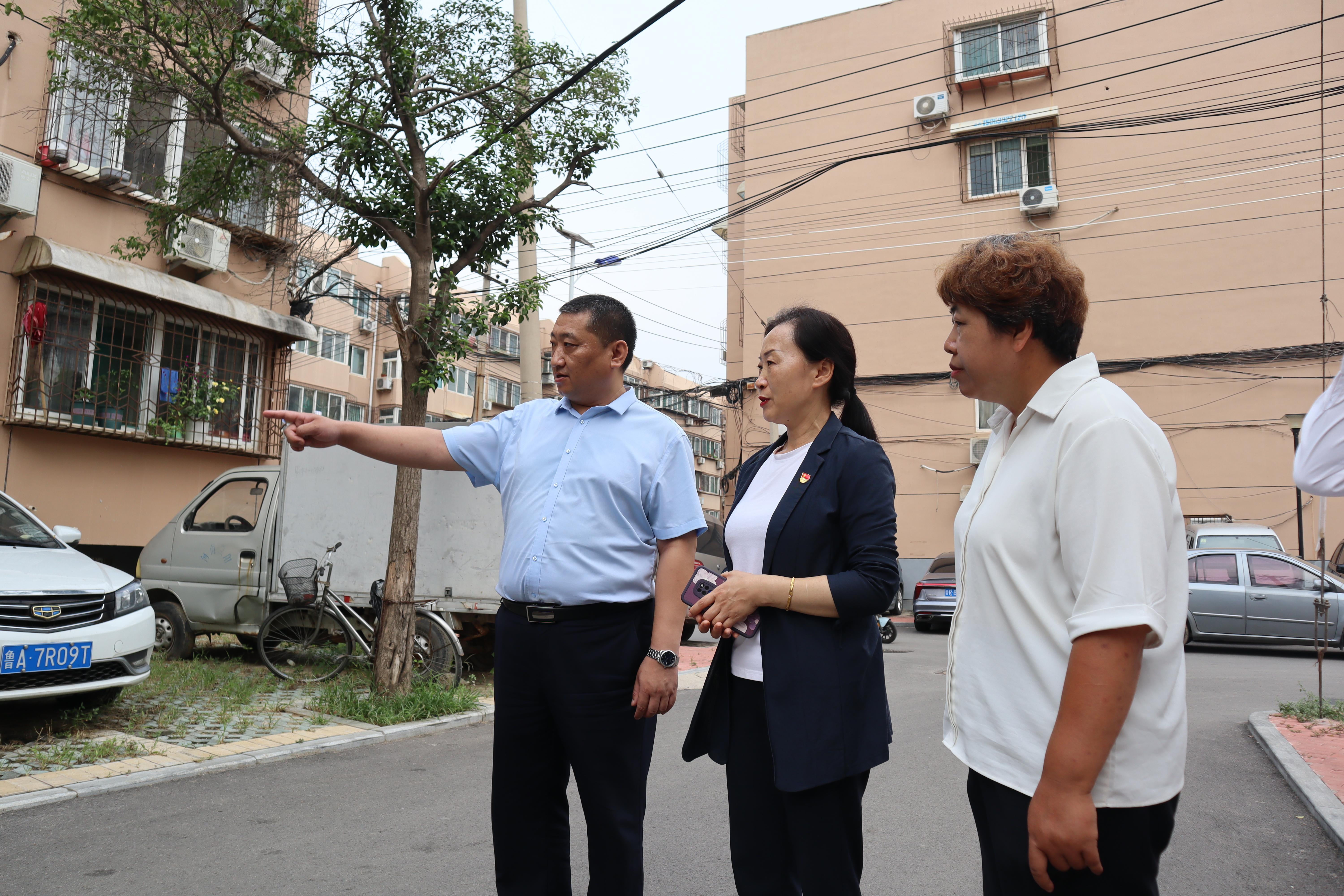 融媒·见证｜社区成立“找茬队”，物业通过“试用期”——老小区来了“新管家”