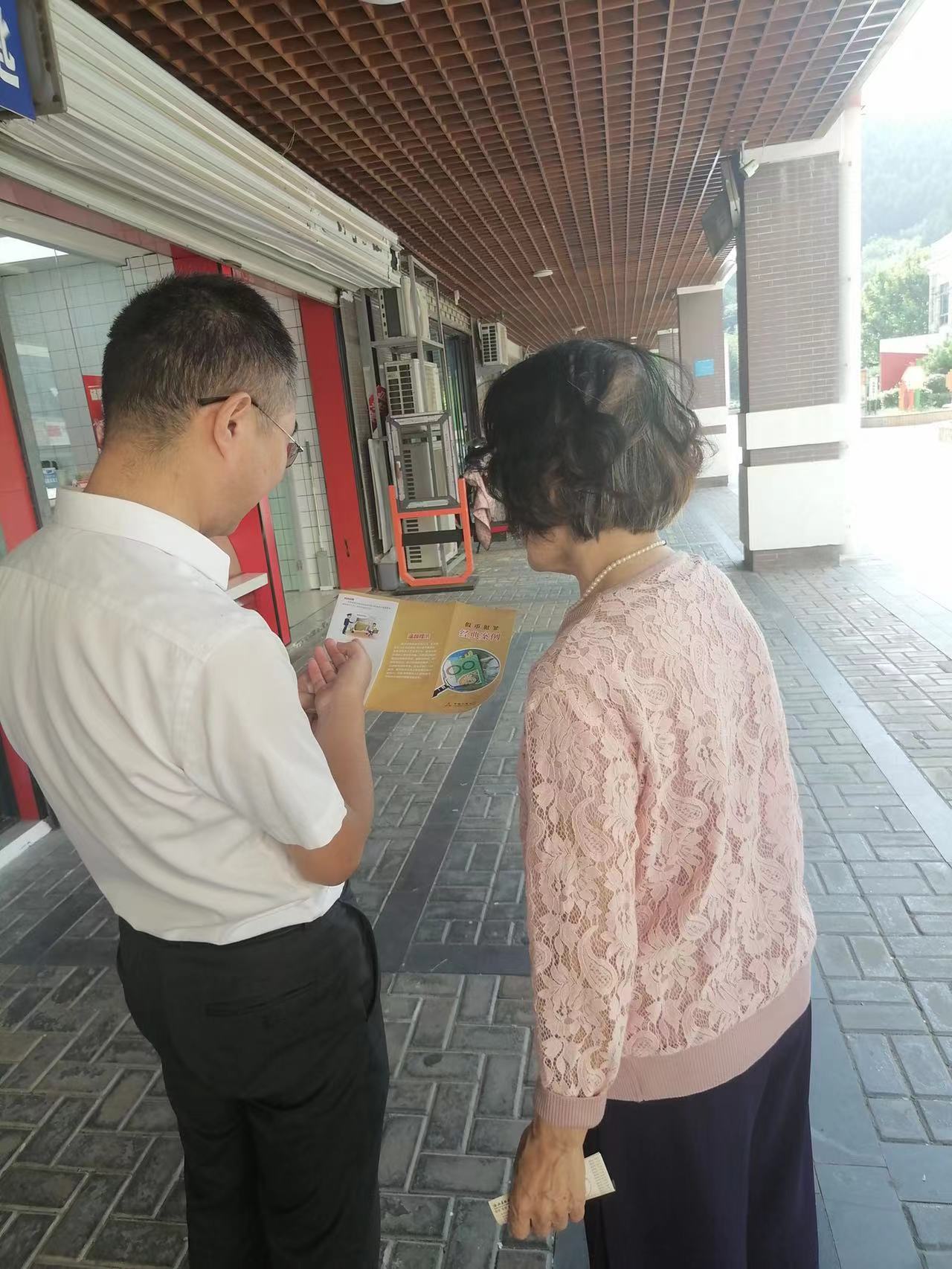 民生银行济南千佛山支行开展人民币反假知识宣传进社区活动