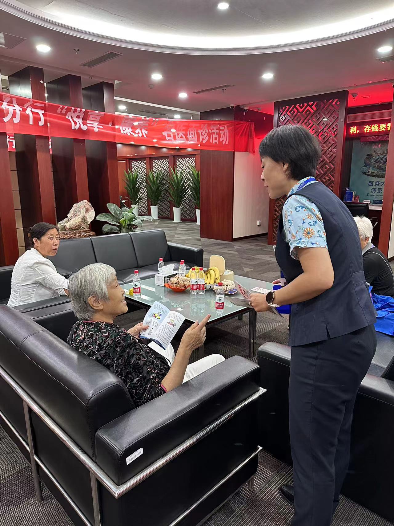 民生银行泰安分行组织开展2023年第一期 “悦享·康养”名医面诊暨金融知识普及教育活动