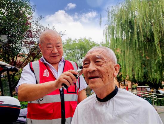 融媒·先锋丨这里的议事会真热闹: 广场上的草根智慧