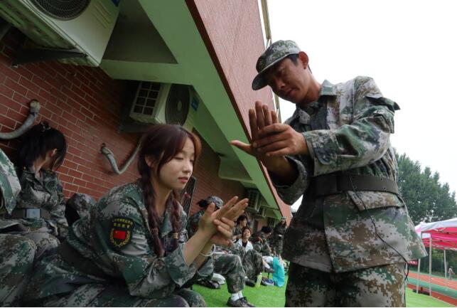 融媒·先锋丨　“治愈系”教官走红后：“我不想当网红，我更希望咱们的中医成网红”