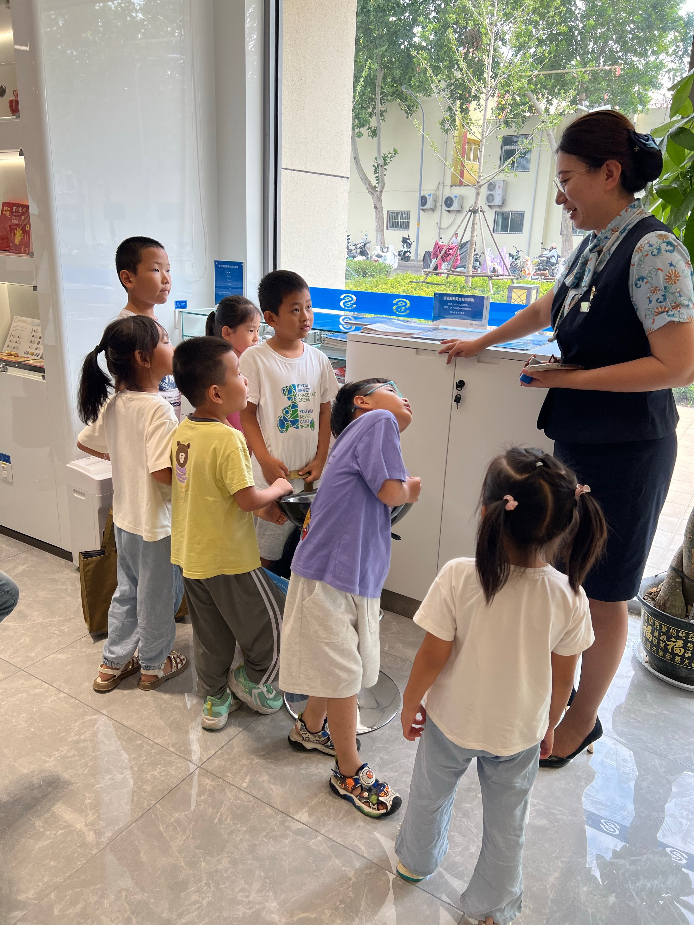 民生银行济南历城支行开展“我是小小银行家”体验活动