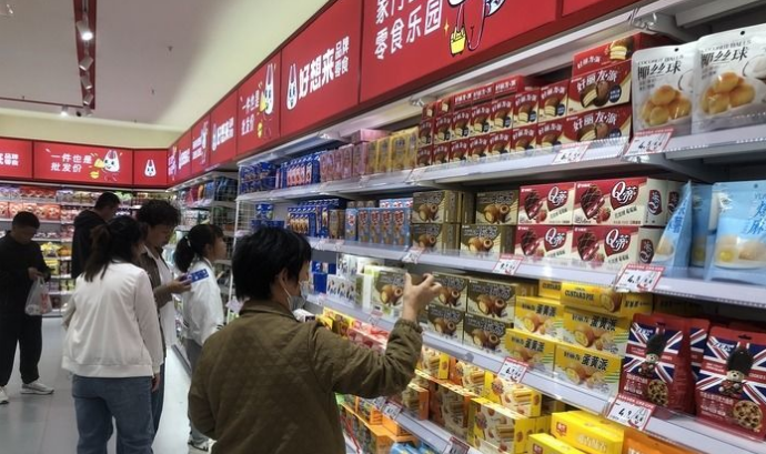 量贩零食新赛道，“低价牌”能否突出重围？
