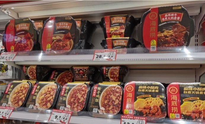 量贩零食新赛道，“低价牌”能否突出重围？