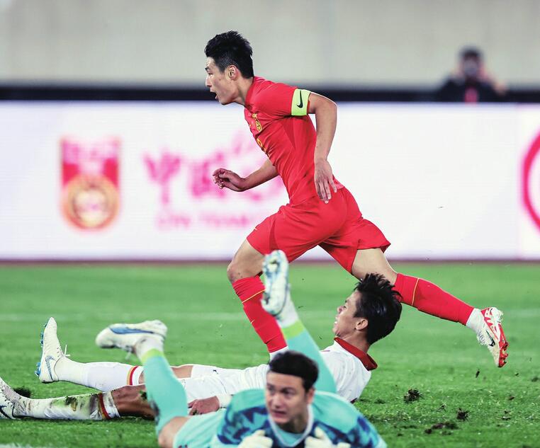 2:0“复仇”越南队，国足终迎及时雨