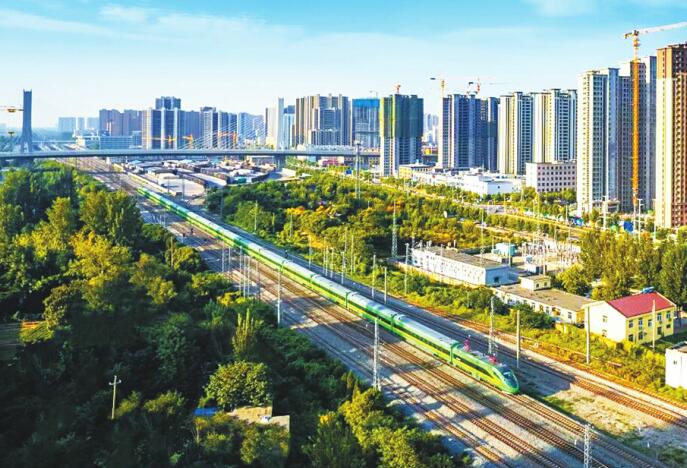 Цзинаньское бюро железной дороги сегодня применил новый маршрут поезда