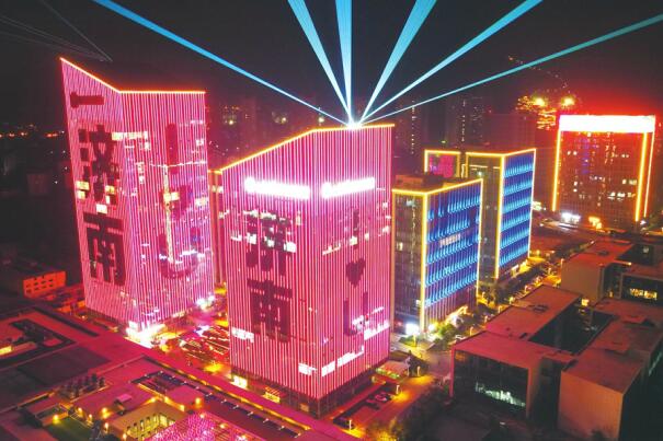 Light Show Shines on Erhuan Road