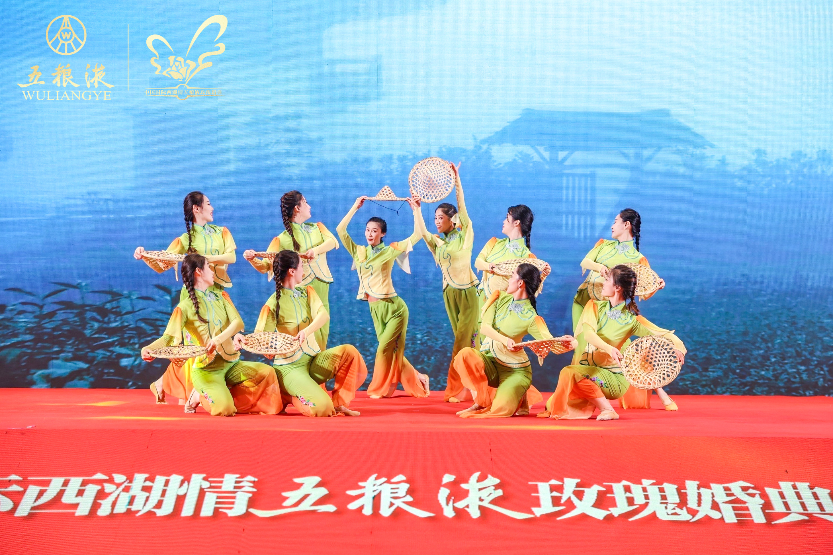 传千年文化 敬和美中国，中国国际西湖情五粮液玫瑰婚典走进济南