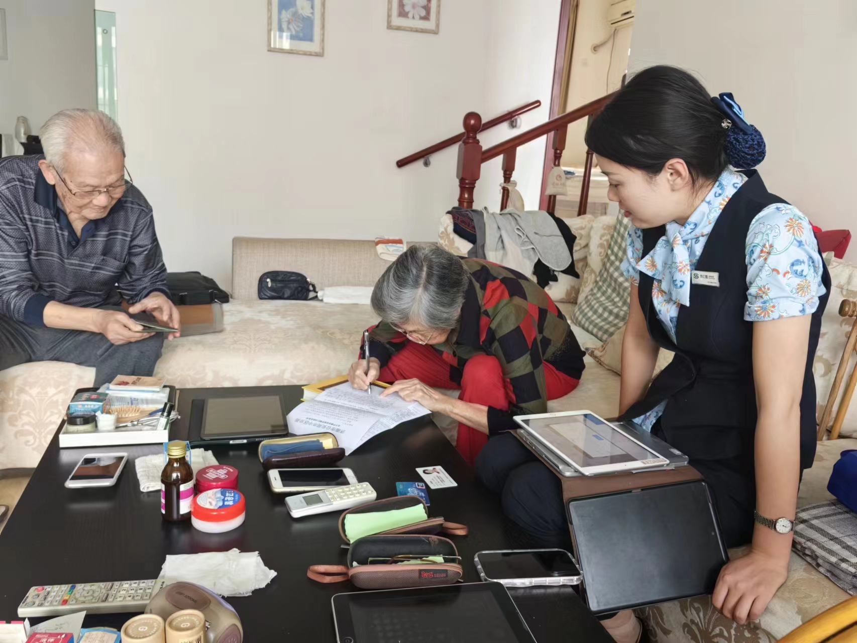 民生银行济南舜城支行：关爱老年群体开启绿色通道，为老年客户提供上门服务