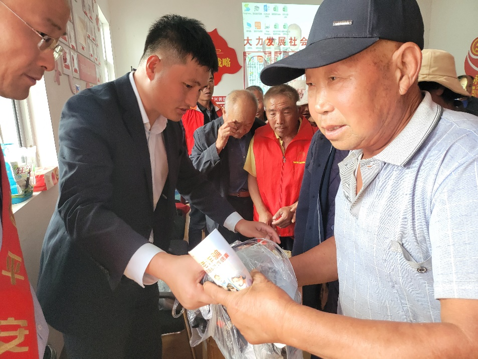 汇聚金融力量 共创美好生活 山东平安财险枣庄中支进农村活动