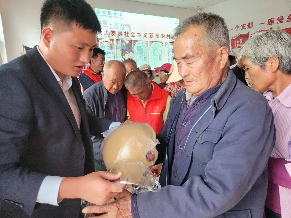 汇聚金融力量 共创美好生活 山东平安财险枣庄中支进农村活动