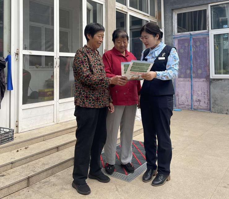 民生银行济南自贸区支行举办“保护个人信息谨防养老诈骗”专项活动