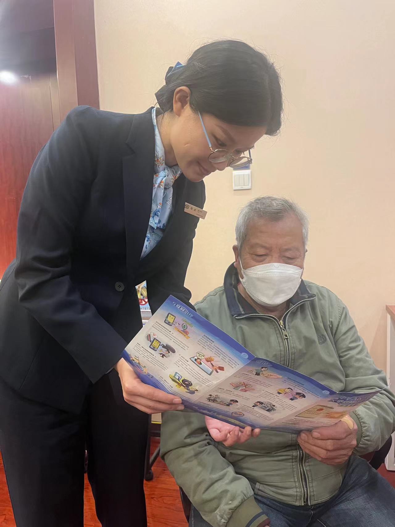 民生银行济宁分行开展重阳节老年人专属金融知识普及宣传活动