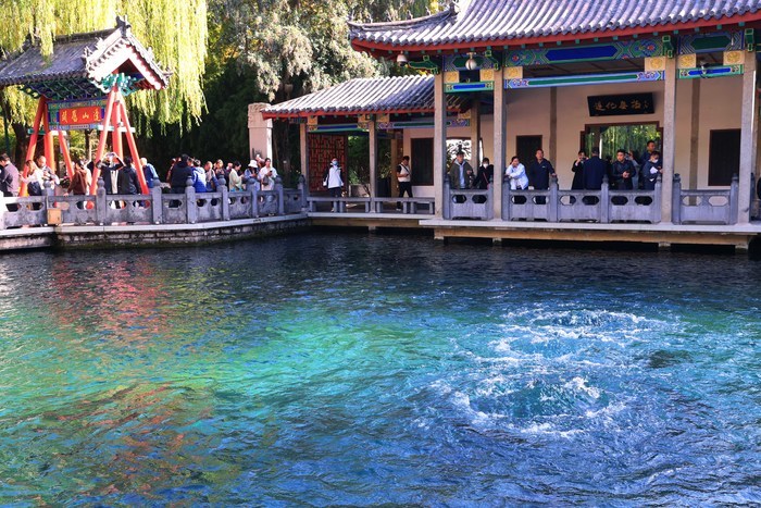 趵突泉地下水位一天攀升6厘米 “趵突腾空”胜景已持续百余天