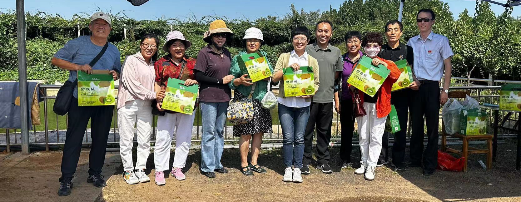 张鲁中：驻村帮扶践初心 金秋助农促振兴