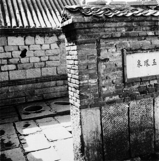 他和“天书”从小巷里走出