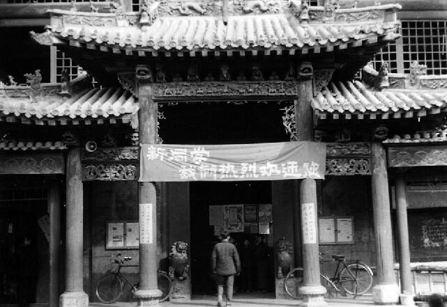 他和“天书”从小巷里走出