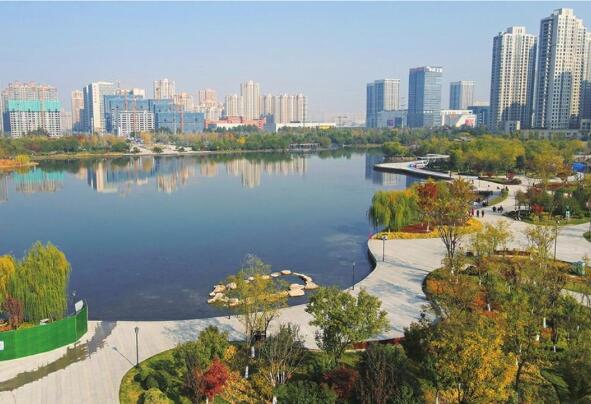 В раннюю зиму Юньцзинь озеро тихо и красиво как картина