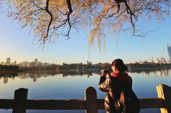 As Clear as “Mirror of Sky”: Daming Lake Where “Reflection of Mount. Qianfo”Reappears