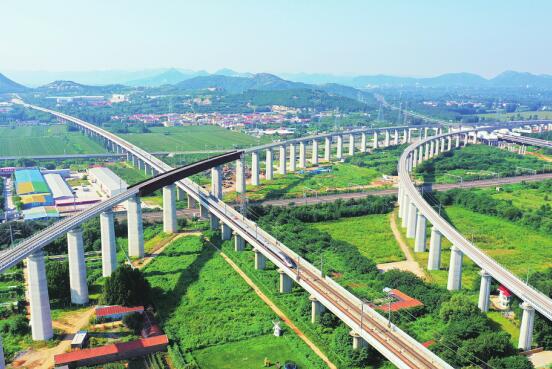 済南から鄭州まで高速鉄道は今日全線貫通運営