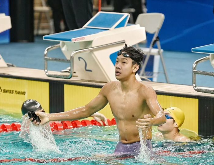 山东队张展硕获得男子400米自由泳冠军