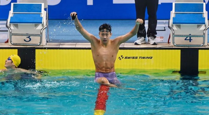山东队张展硕获得男子400米自由泳冠军