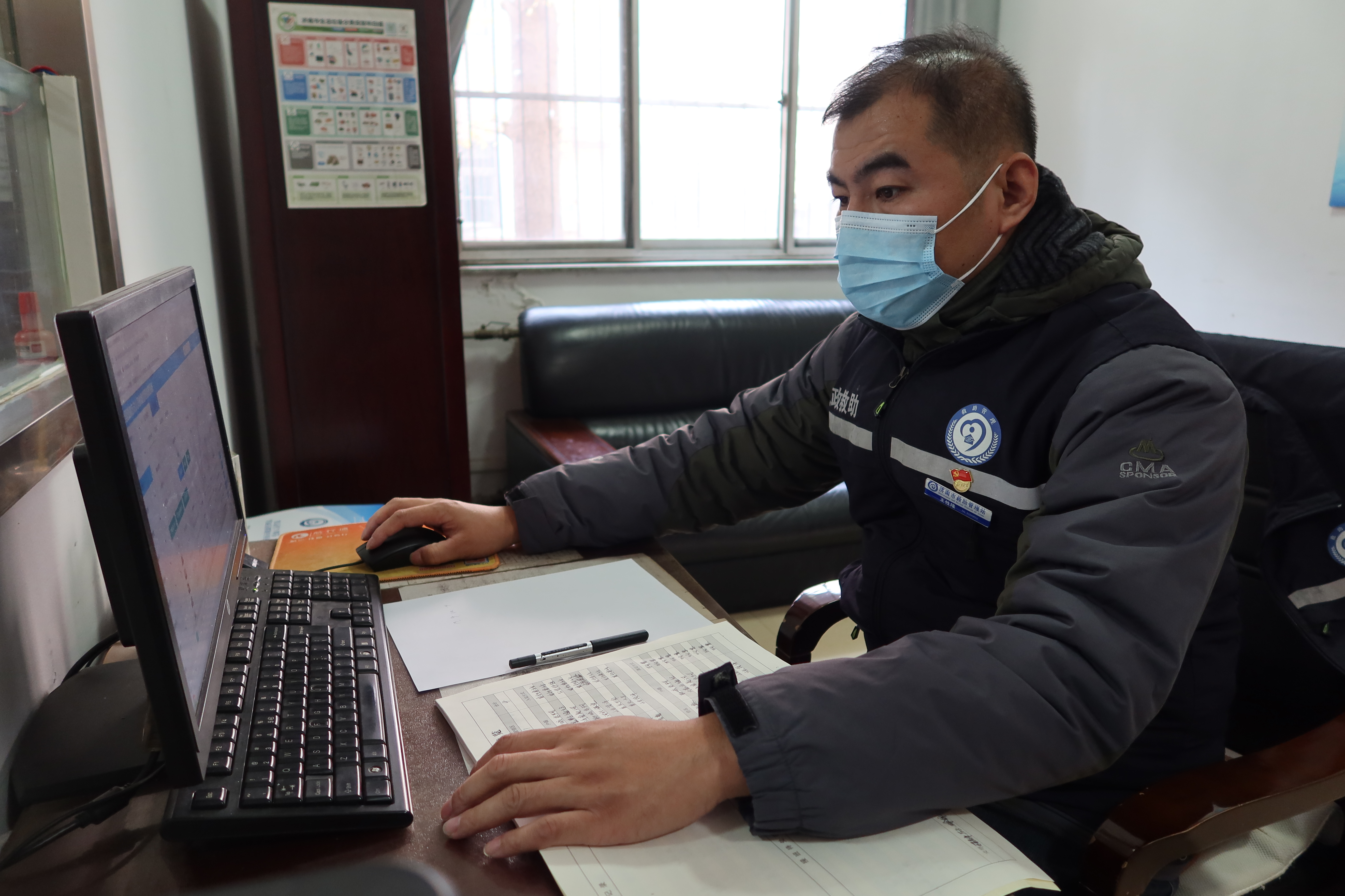 融媒·画像丨寒夜里,救助人员拉起了一张街面巡查大网——“救”在身边的温暖