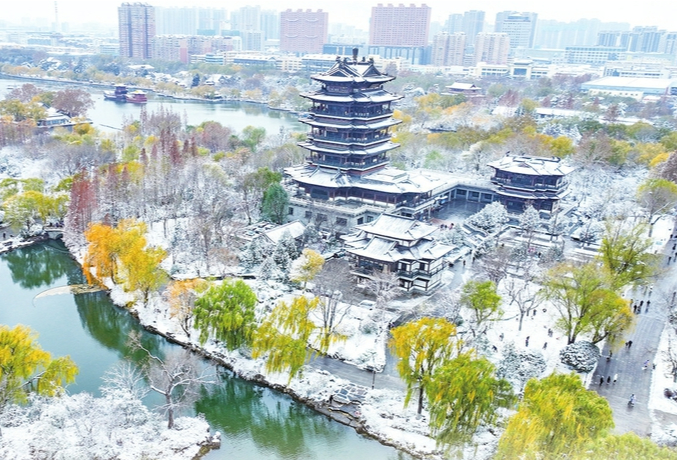 В Цзинане выпустили первый в истории красный предупреждающий сигнал снежней бури.