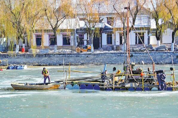 Baihuazhou-Seebecken began mit der Schlamm-Rodung