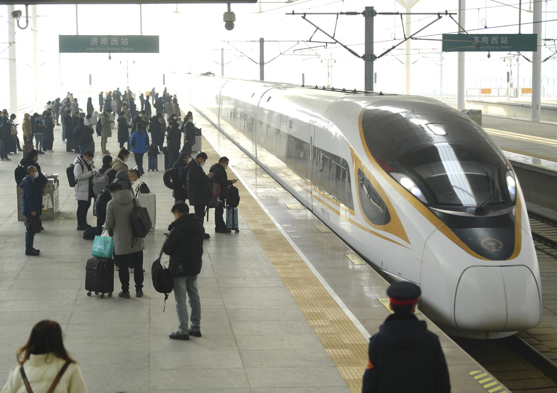 新列车运行图1月10日起实施 国铁济南局办理旅客列车总数首破千列