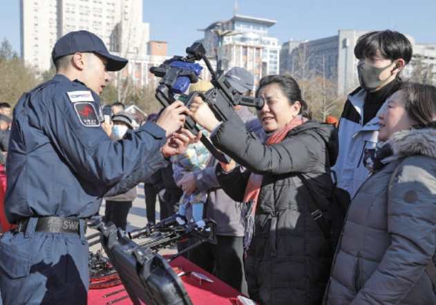 The publicity activity of Ji’nan Police 110 was held on Quancheng 