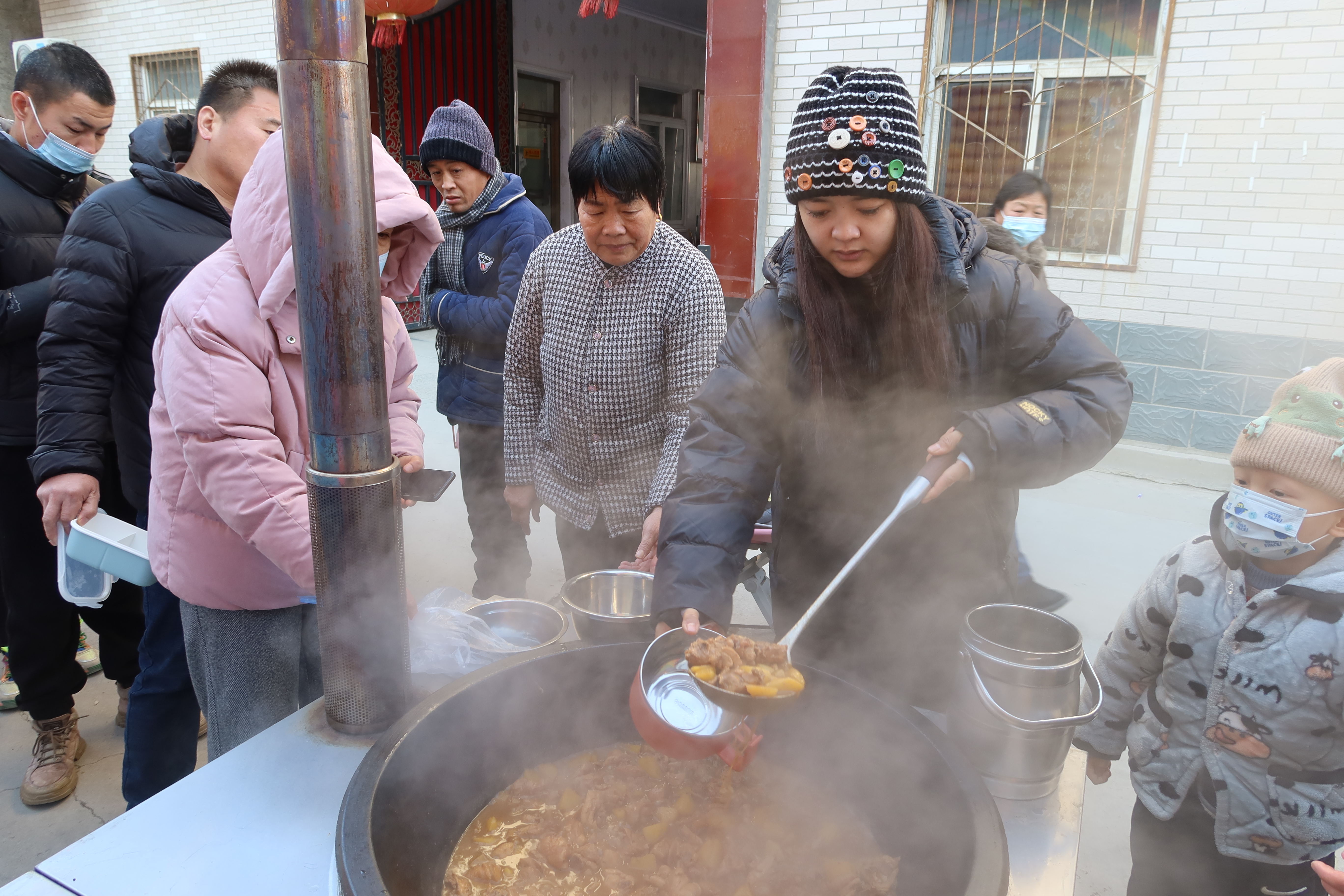 融媒·画像丨医院旁的小巷中，这间厨房氤氲着亲情的味道——情满“小厨房”