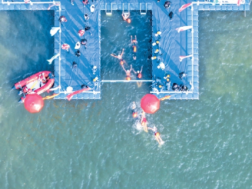 第十一届中国·济南冬季畅游泉水国际公开赛举行