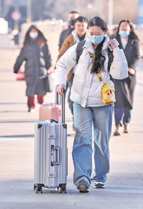 济南迎返乡学生客流小高峰