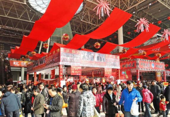 Ярмарка новогодних товаров в Цзинане открылась 26 января и продлится 10 дней.