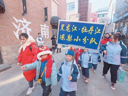 东北“小冻梨”快乐游泉城打卡趵突泉大明湖和老商埠