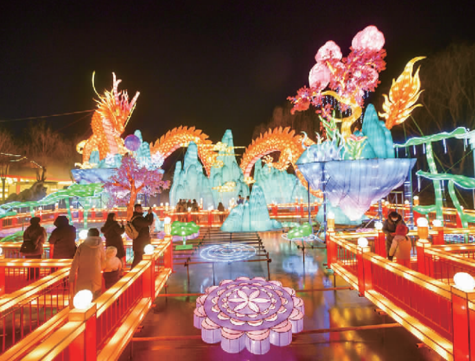 Bright Festive Lanterns Welcomes Approaching Spring Festival