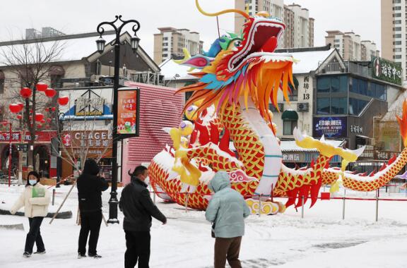 Spring Snow and Lanterns Promise A Good Year