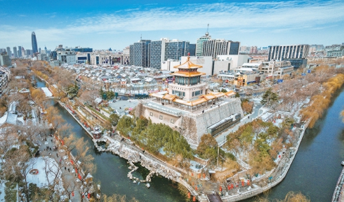 冰雪渐融 济南护城河美出诗意