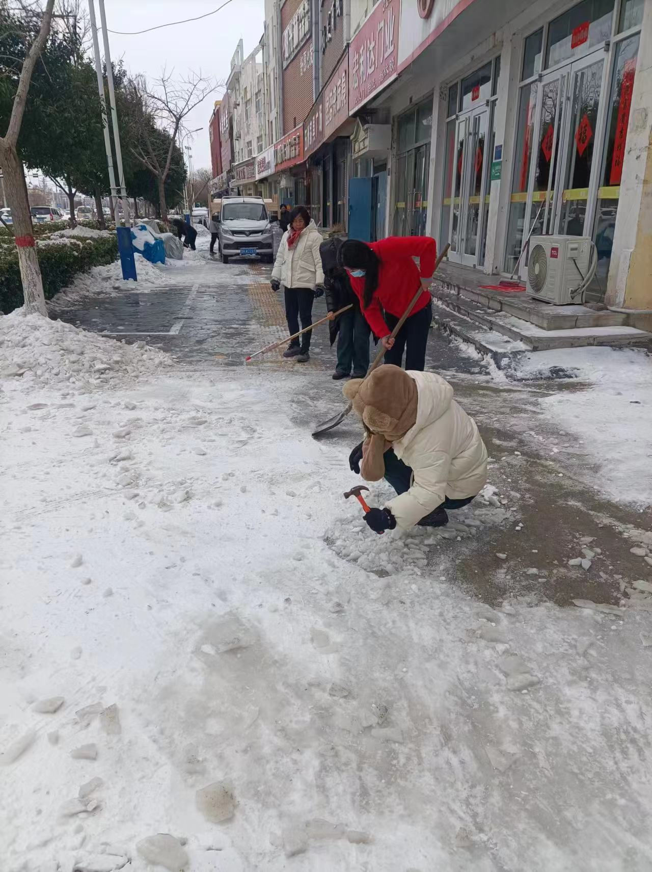 以“雪”为令、迎雪而战——富德生命人寿济宁市金乡支公司义务清雪便民服务暖人心