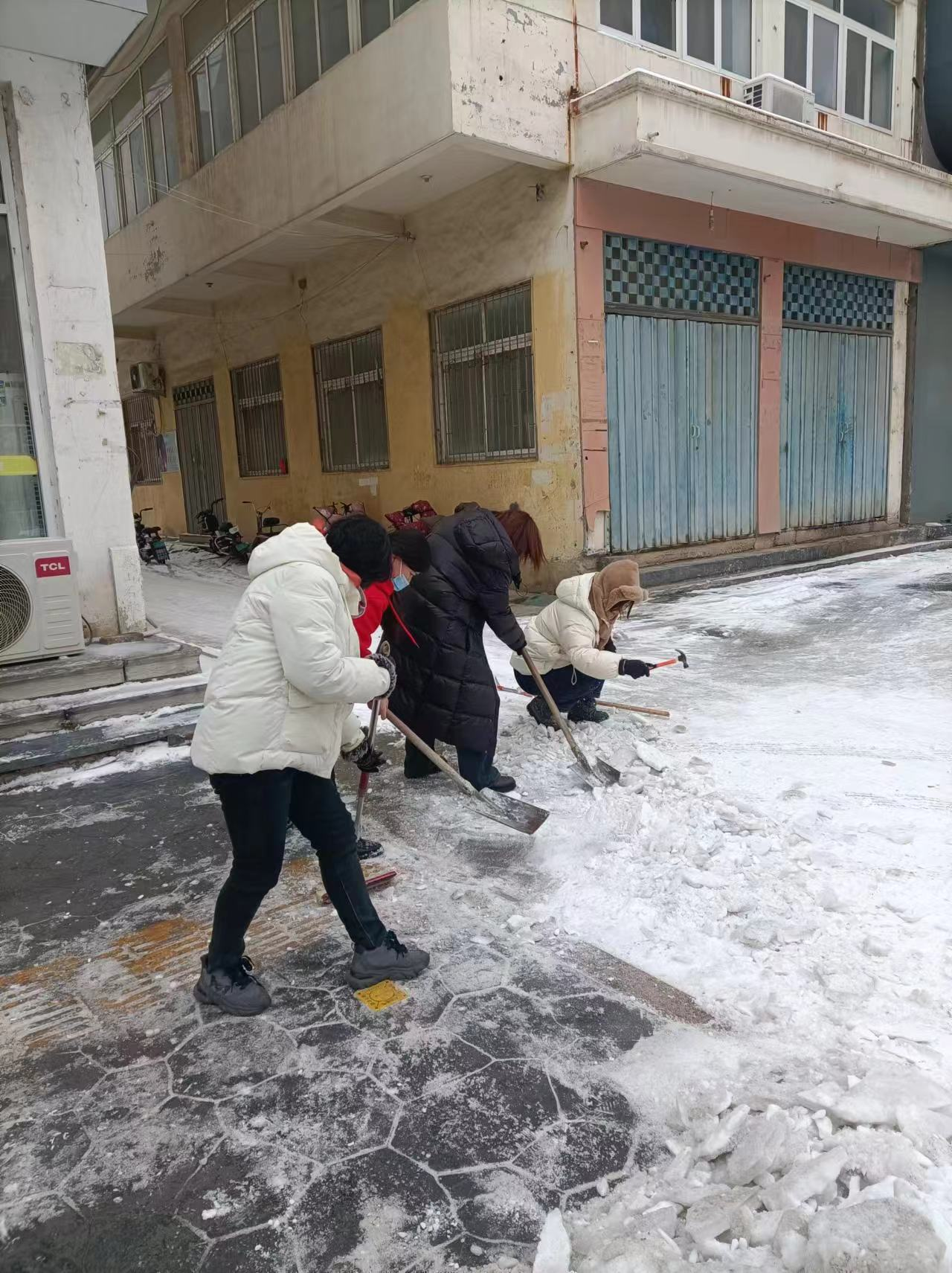 以“雪”为令、迎雪而战——富德生命人寿济宁市金乡支公司义务清雪便民服务暖人心