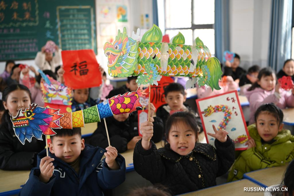 С началом весеннего семестра учащиеся в разных районах Китая возвращаются в школьные кампусы