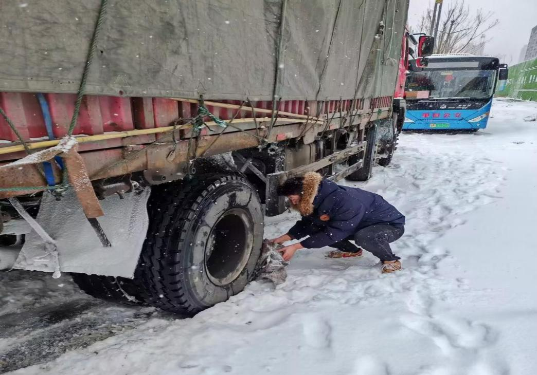 危难之中见阳光，迎战雨雪阳光保险在行动