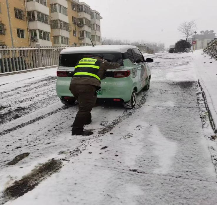 危难之中见阳光，迎战雨雪阳光保险在行动