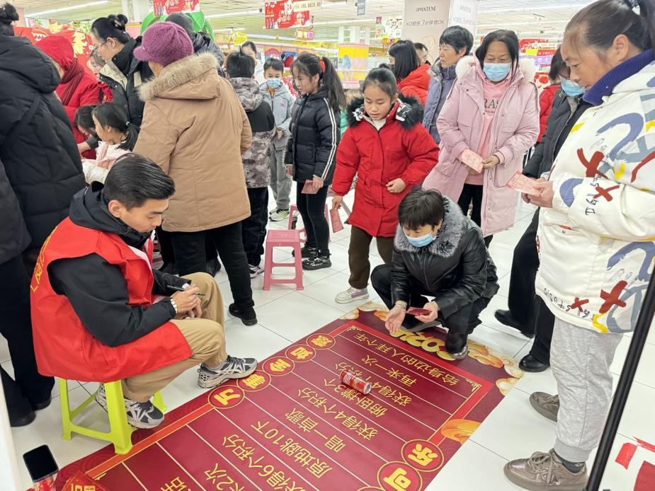 中国民生银行临沂临沭步行街社区支行联合临沭街道府苑社区、临沭县银座超市共同举办元宵节游园会活动