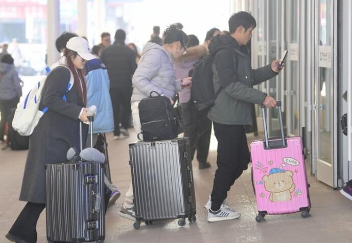 Steady Passenger Flow in Ji’nan Railway Station as 2024 Spring Festival Travel Rush Comes to End