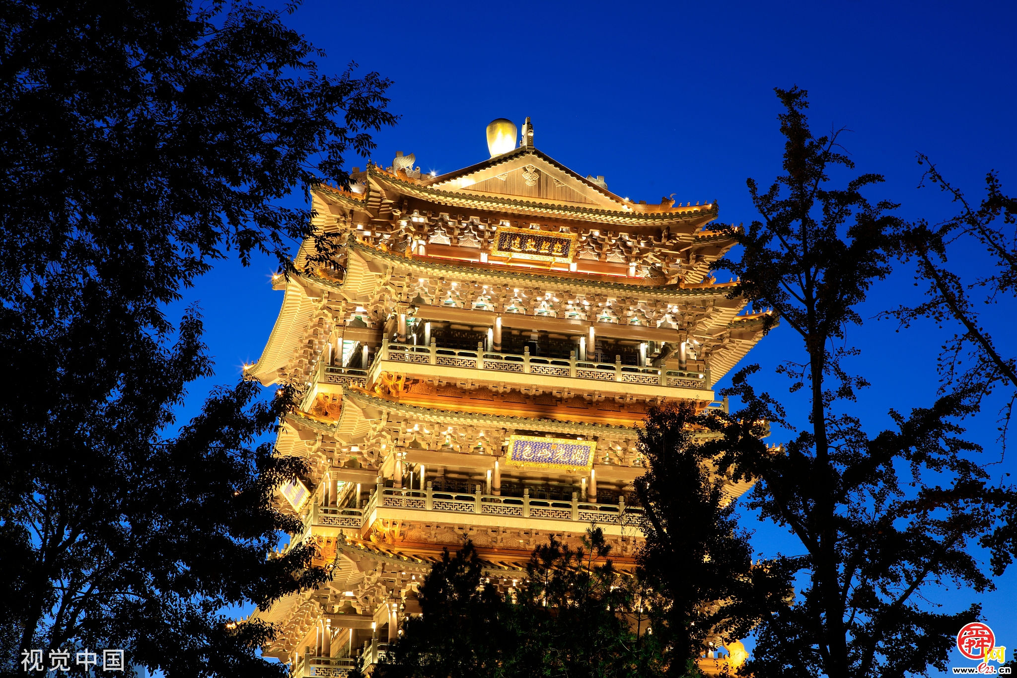 本周五开始，济南“一湖一环”灯光亮化时间调整为18:30