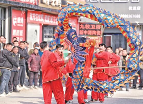 Dragon Dance Welcomes “ Dragon Head-raising Day”